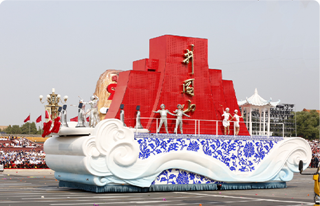 建国70周年，登上彩车献礼